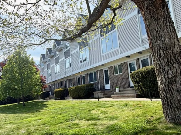 25 Cottage St APT 202, Norwalk, CT 06855