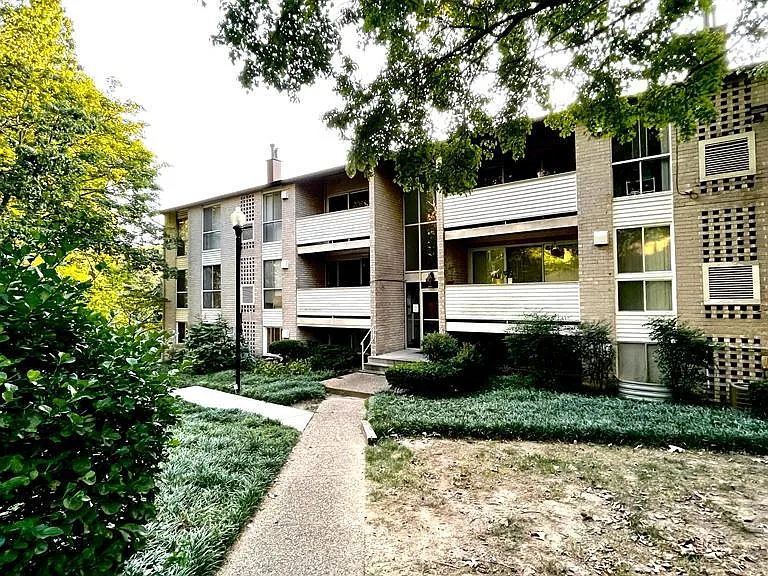 5618 Bloomfield Dr #201 — Photo 1