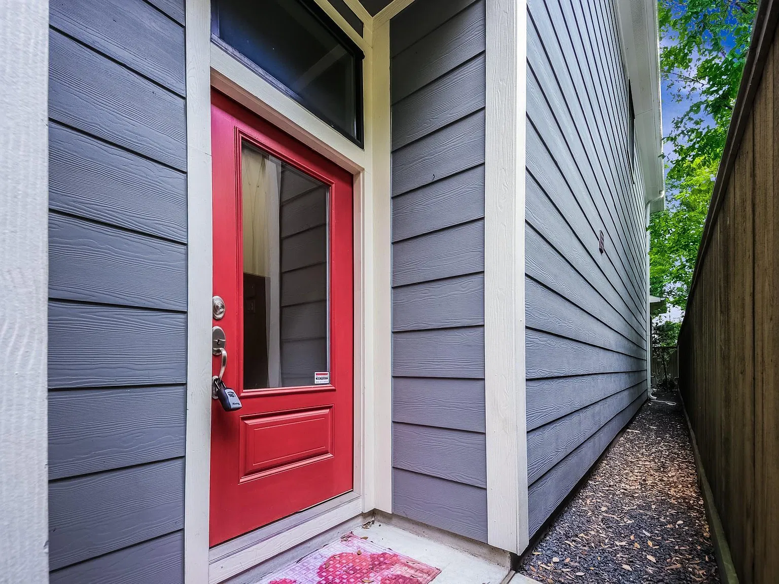 3 bed, 2.5 bath, 2116 sqft, $3,300 — Photo 4