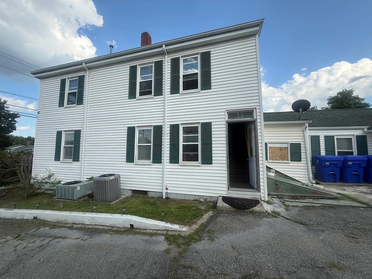 3 bed, 1200 sqft, $2,600 — Photo 2