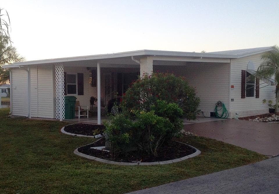 Nice lakefront location!