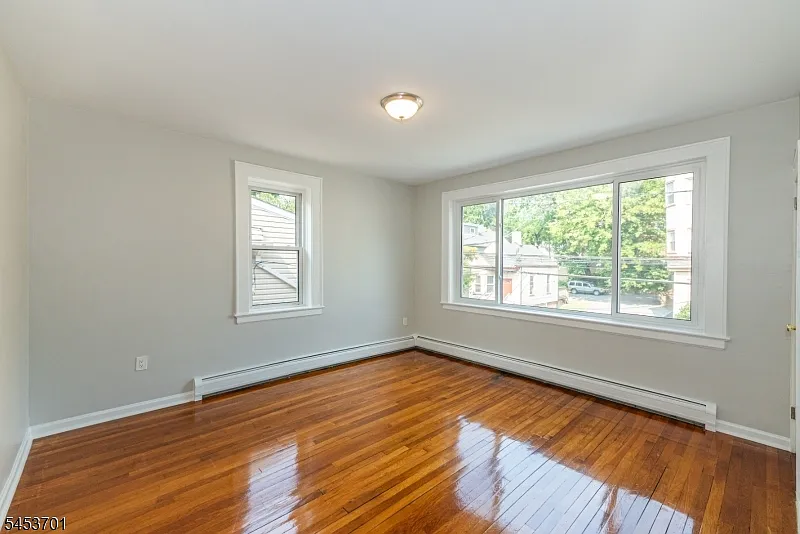 3 bed, 1.0 bath, $2,450 — Photo 3