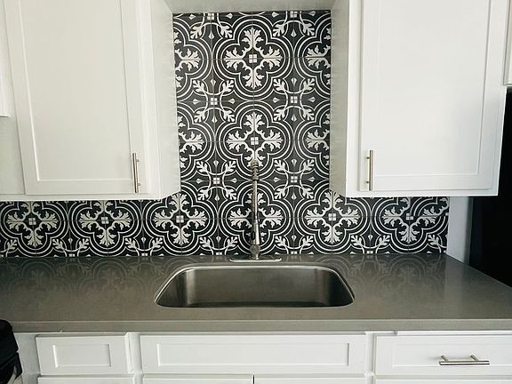 2nd image of 408-410 E Elk Ave #409-413-413A