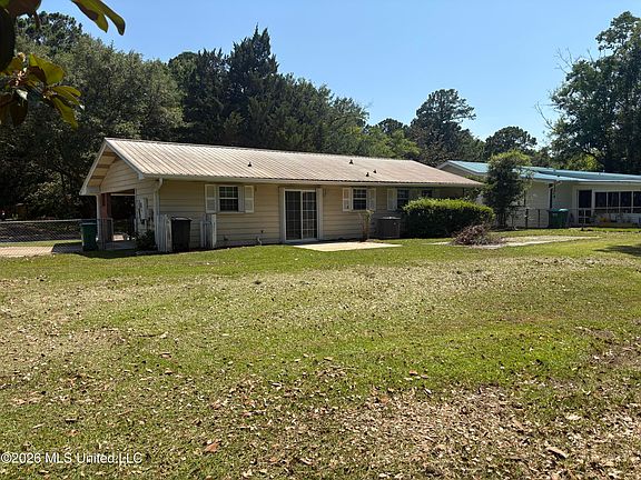 3rd image of 205 Barbara Cir