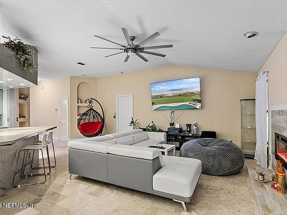 5th image of 13508 LAS BRISAS Way N