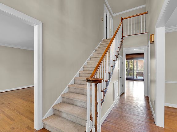 3rd image of 11 Ashwicke Ln