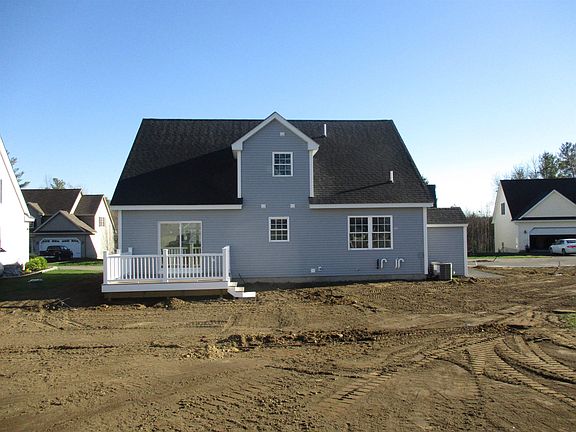 5th image of 8 Bent Grass Cir