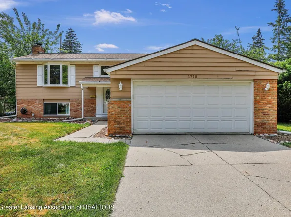 1715 Autumn Ln, Lansing, MI 48912