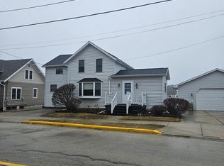 408 N Water St, Algoma, WI 54201