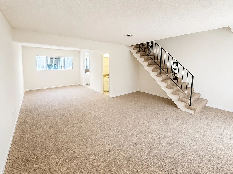 380 S Mentor Ave #14 — Photo 3