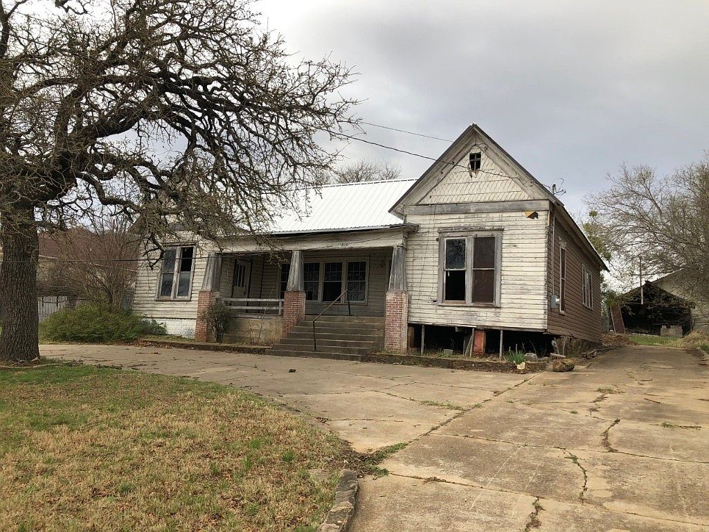 210 SW 5th Ave, Mineral Wells, TX 76067 Zillow