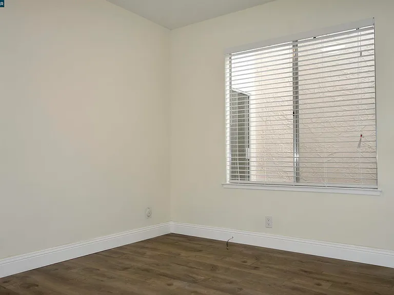 112 Marchbanks Ct — Photo 15