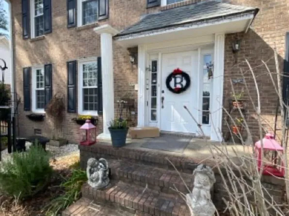8002 Clubhouse Drive, New Bern, NC 28562