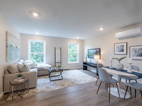 5th image of 56 Jefferson Ave #2
