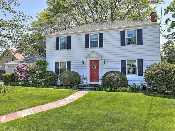 20 Barbara Cir E, Rumford, RI 02916