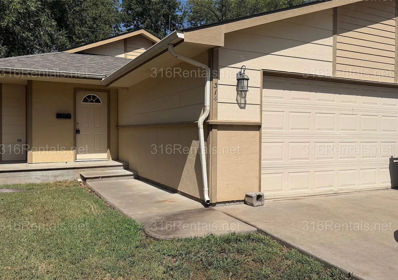 $1,300 - 314 Columbia - 3 Bed / 2 Bath Duplex — Photo 1