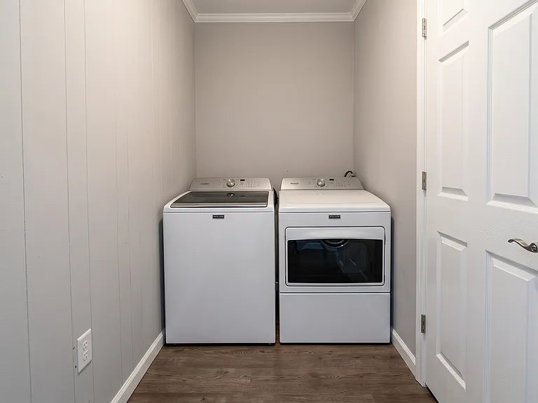 1215 Oaklawn St SE — Photo 6