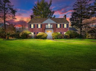 515 E Shore Rd, Great Neck, NY 11024