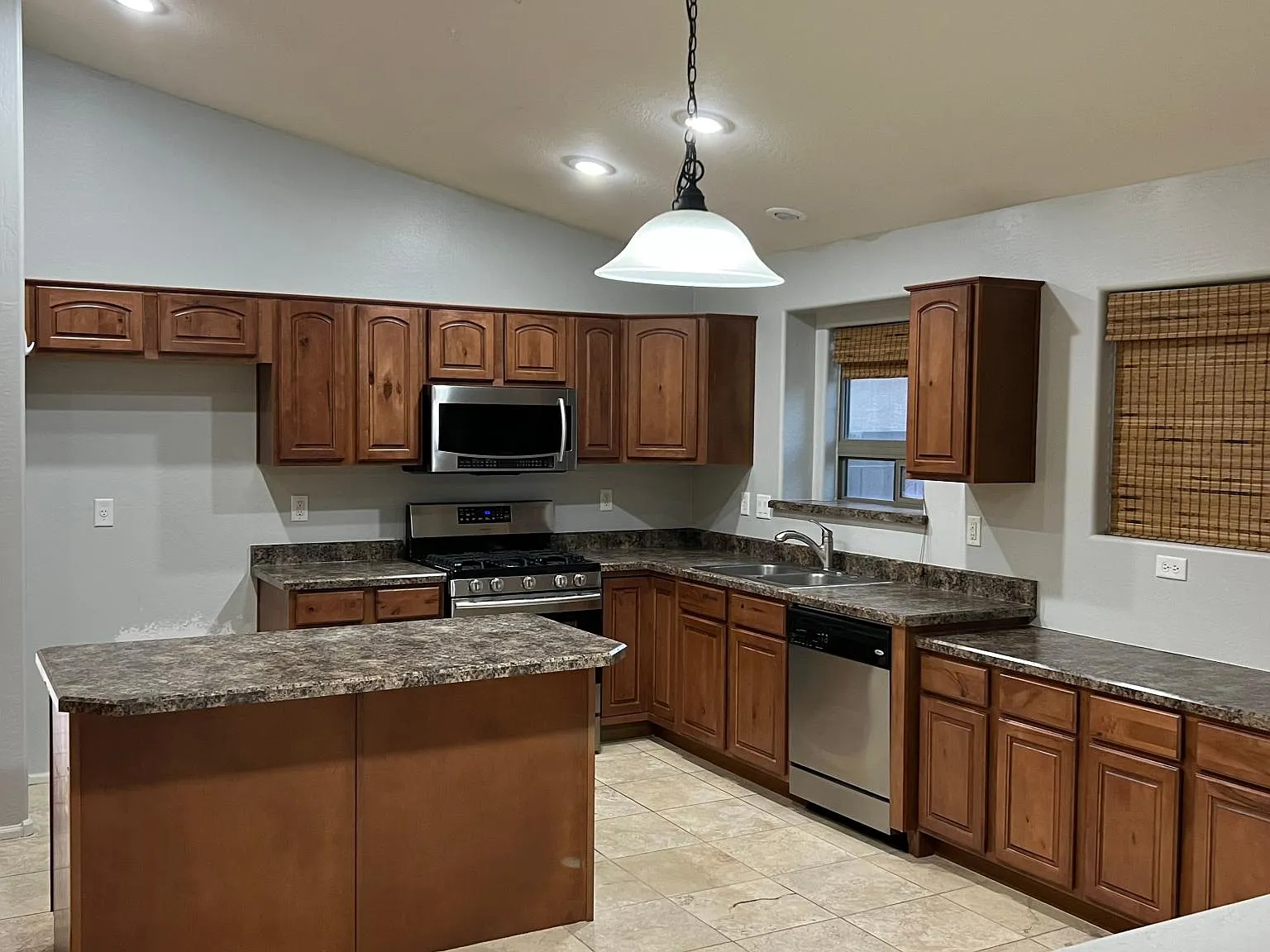 4 bed, 2257 sqft, $2,095 — Photo 3