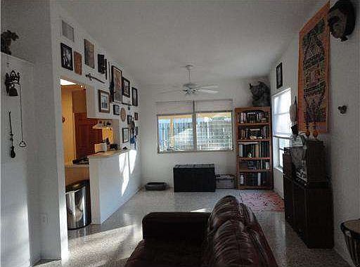 3rd image of 1259 S Hillcrest Ave