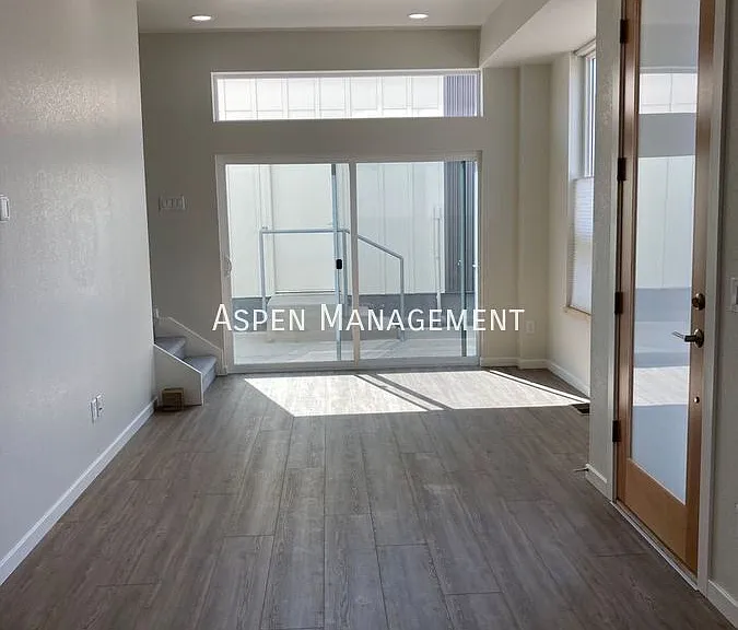 876 Cimarron Dr #C — Photo 2
