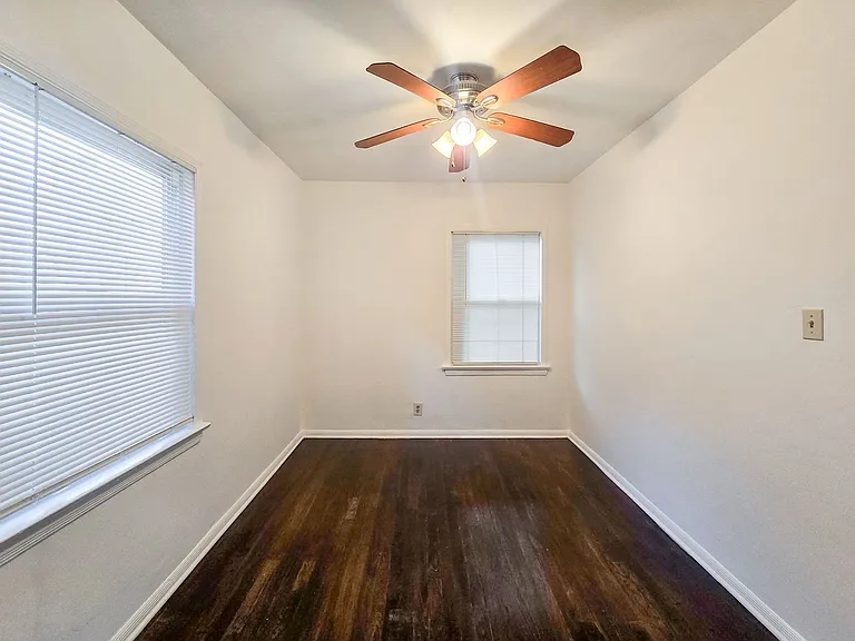 1610 Grismer Ave — Photo 11