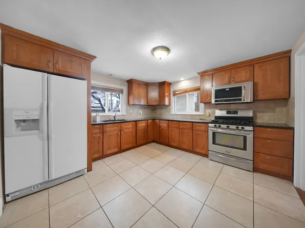 10 Bigelow St #2, Quincy, MA 02169