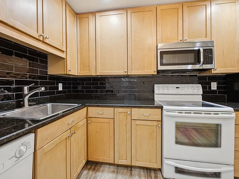 4044 Buena Vista St #117 — Photo 5