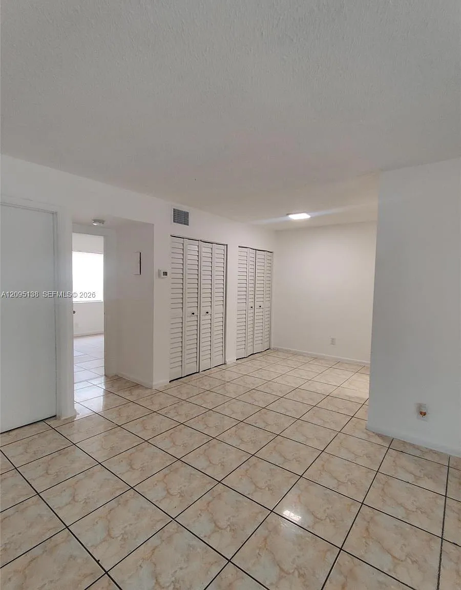 1 bed, 1.0 bath, 90650 sqft, $1,400 — Photo 2
