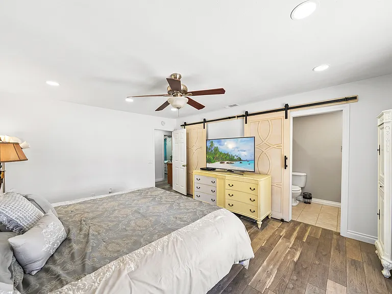 21699 Banner St — Photo 7