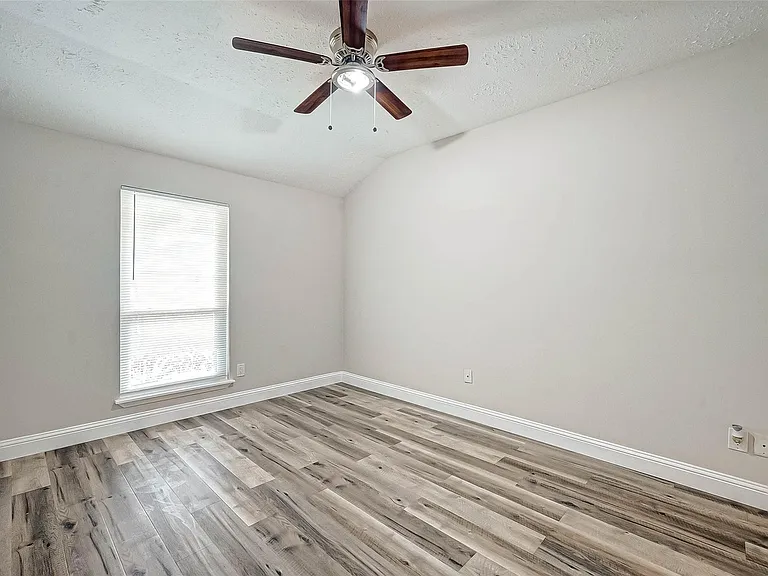 6802 Glenray Dr — Photo 33