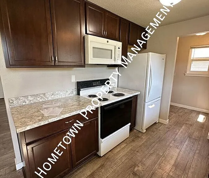 1720 Lake Park Dr SW — Photo 5