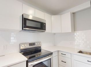 95 Nesmith St APT 2, Lowell, MA 01852