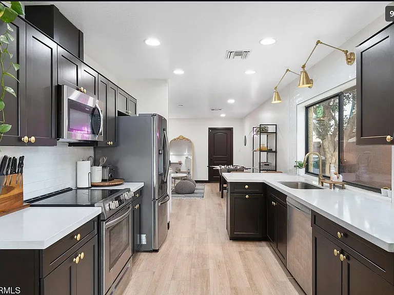 4035 W Loma Ln — Photo 10
