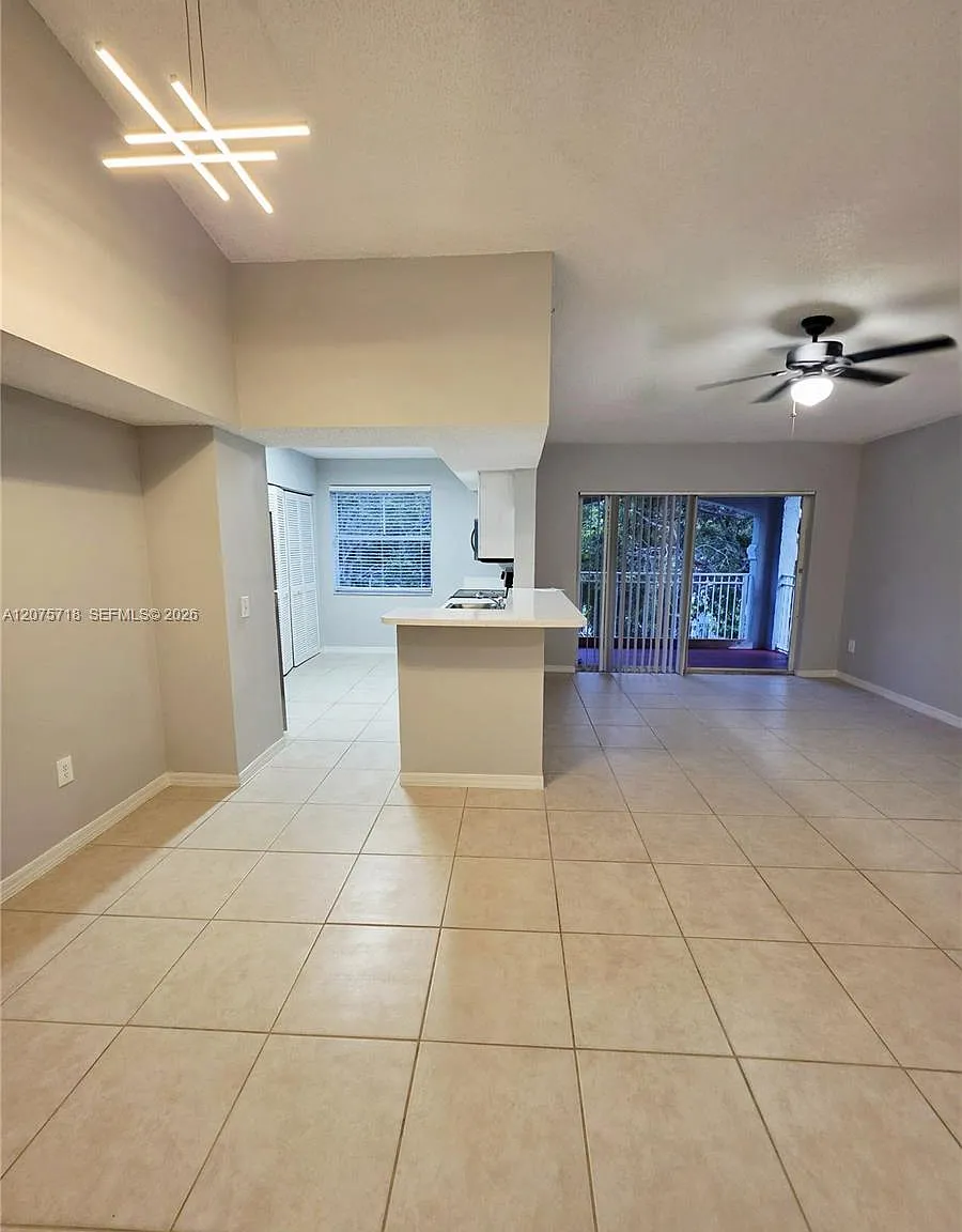 La Via Condo — Photo 3