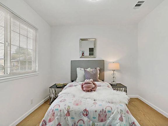 4th image of 4278 Solar Cir