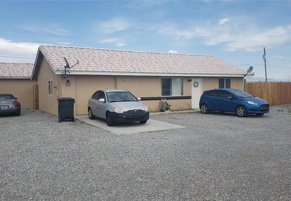 1st image of 800 E Laguna St