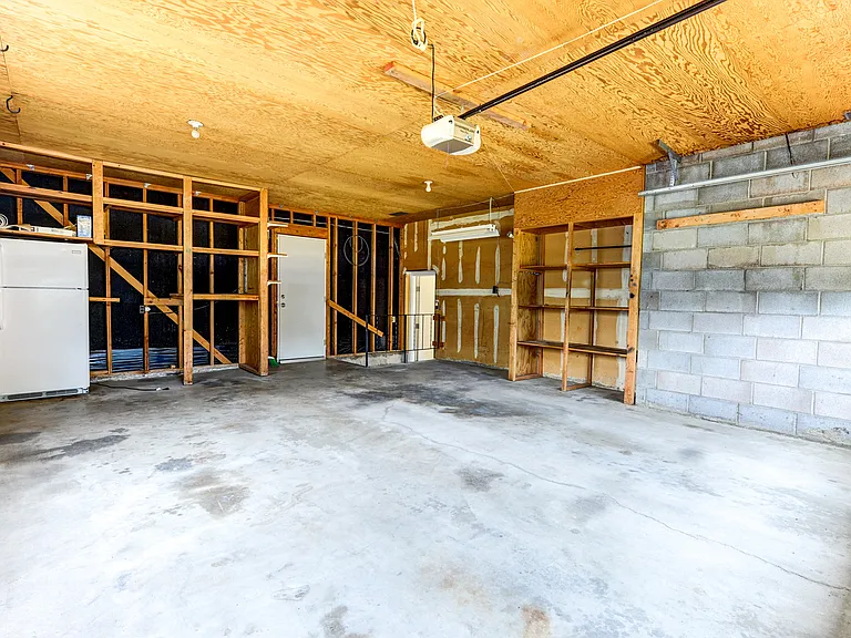 518 Clover Ln — Photo 28