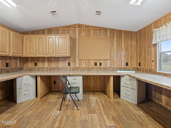 4th image of 202 Quail Hollow Dr