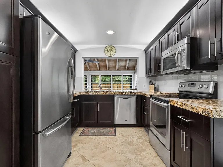 804 Foxpointe Cir — Photo 24