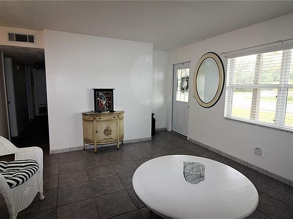4th image of 407 S Lavon Ave