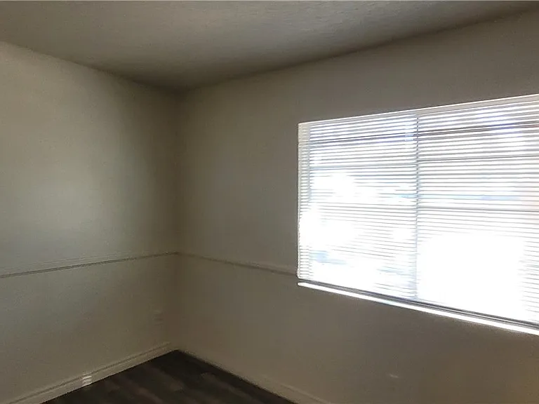 2121 Chertsey Dr #D — Photo 11