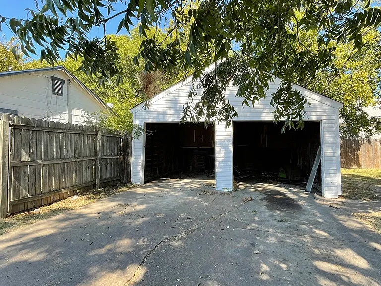 701 NW #E — Photo 14