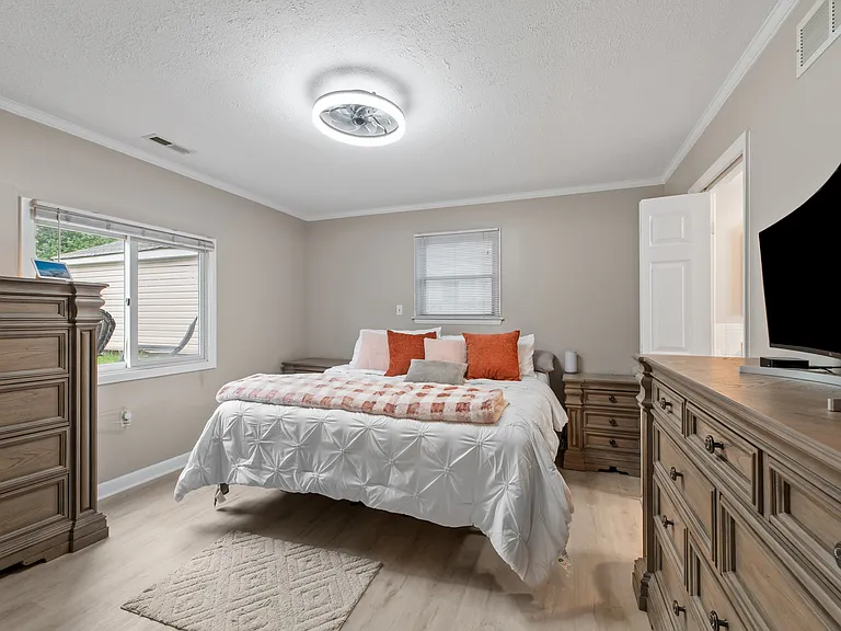 3361 Glebe Dr — Photo 3