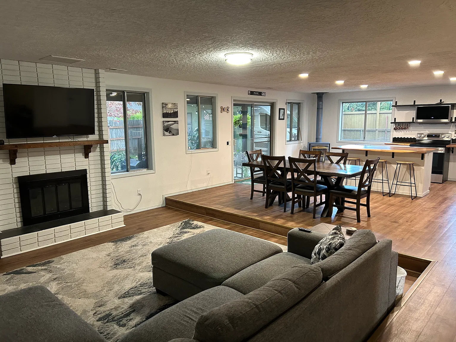3 bed, 1348 sqft, $2,495 — Photo 3