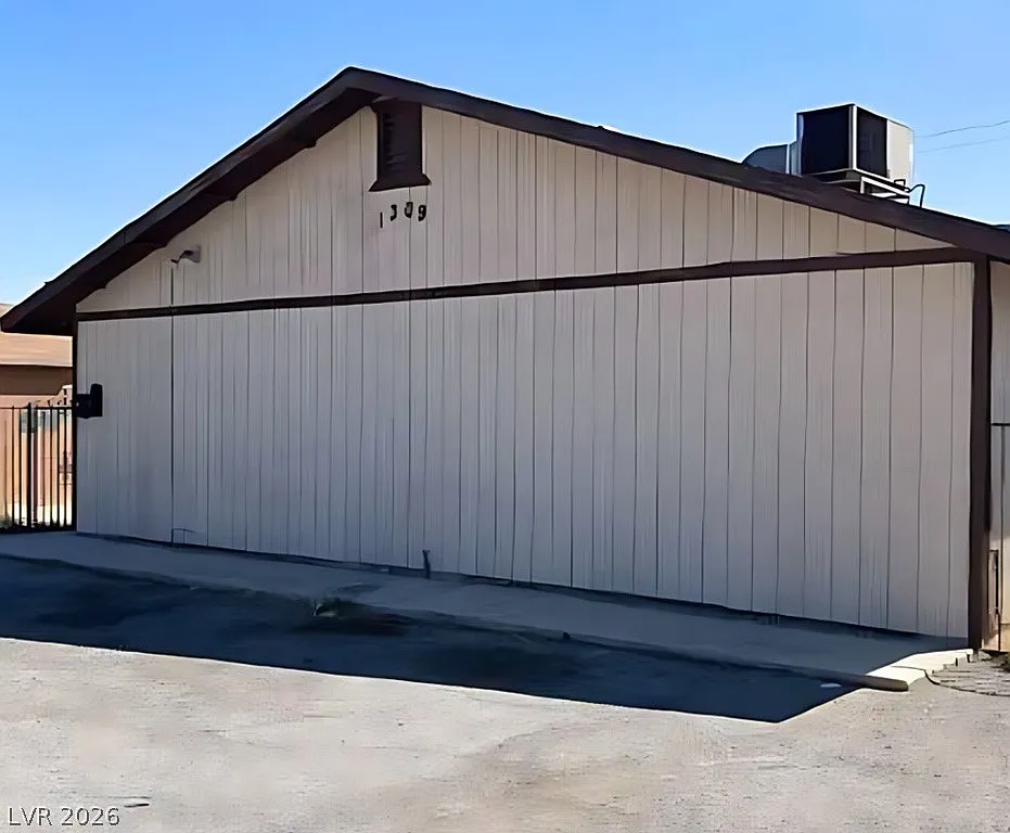 3 bed, 1.5 bath, 1972 sqft, $1,750 — Photo 2