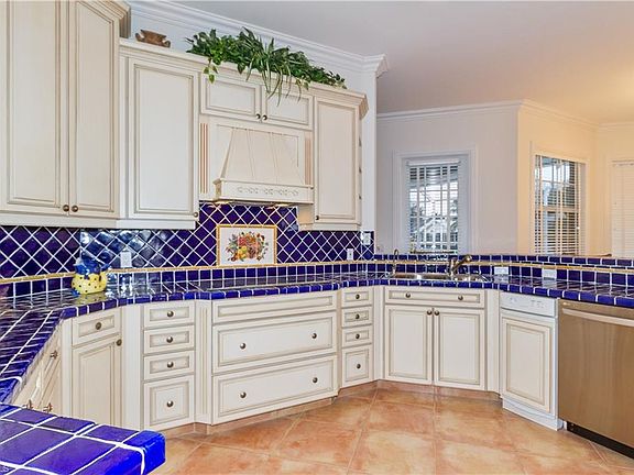 4th image of 348 Capistrano Ct