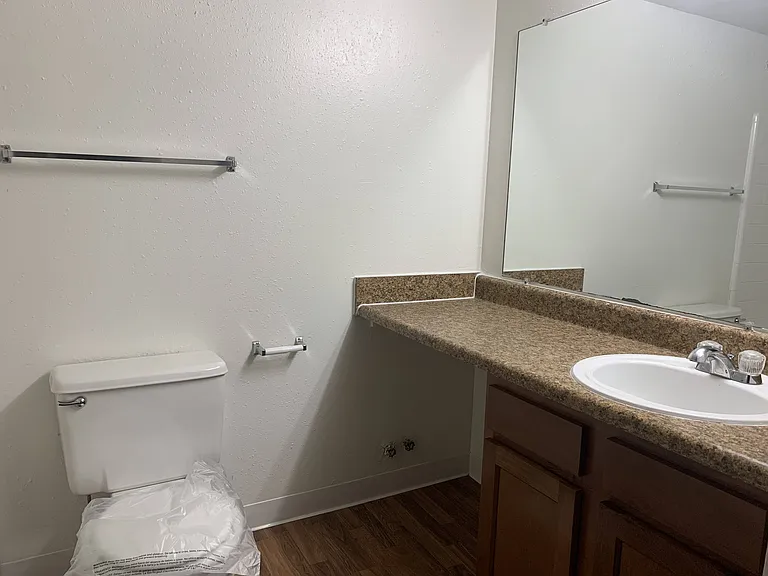 Windsor Place Apartments — Photo 63