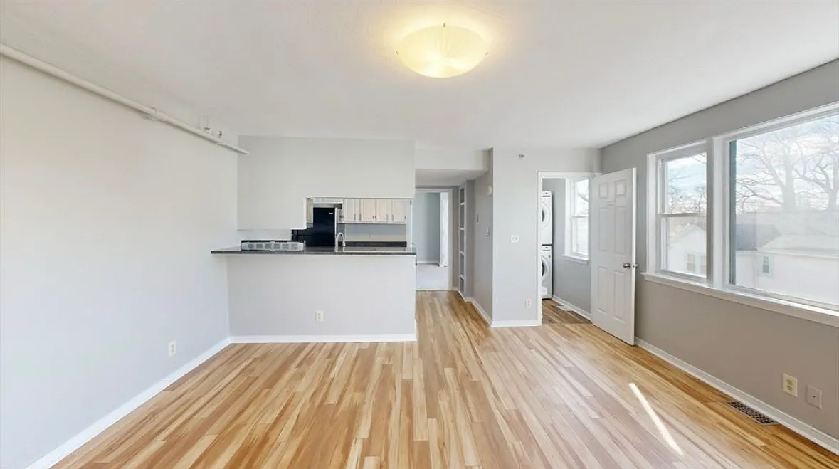 2 bed, 900 sqft, $2,900 — Photo 3