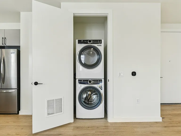 17-web-or-mls-1811 N St Mary39_s St APT 1322-2504-011